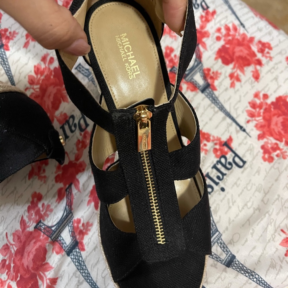 Michael Kors platform sandals - Picture 3 of 3